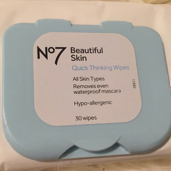 9 Packs of No7 Makeup Remover - Picture 2 of 3